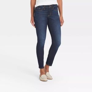 Shop all Universal Thread
Women's Mid-Rise Skinny Jeans - Universal Thread™